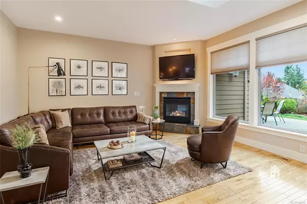 Qualicum Beach, BC V9K 1H5,345 Dorset Rd