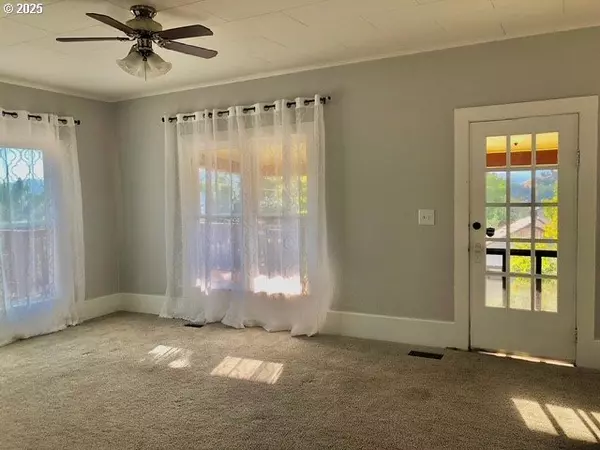 Roseburg, OR 97470,725 NE DENVER ST