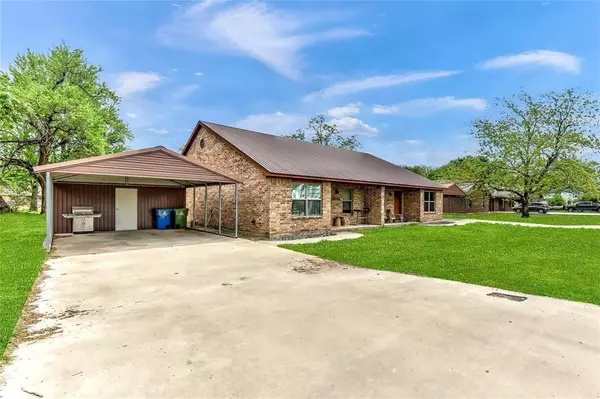 Collinsville, TX 76233,507 1/2 B E Stone Street