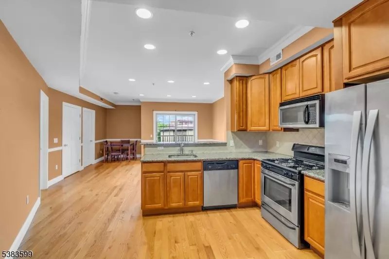 Newark City, NJ 07114,30 Austin Street #301