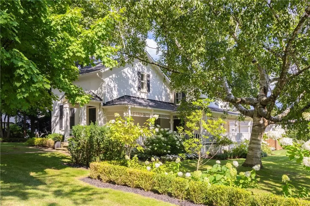 Oakville, ON L6J 1B5,212 King ST