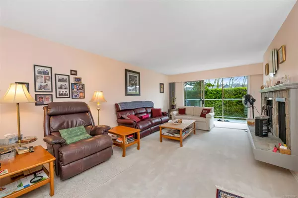 Sidney, BC V8L 2R1,2020 White Birch Rd #4