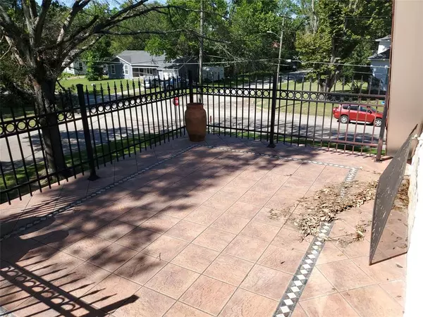 511 E Farrar Street,  Groesbeck,  TX 76642