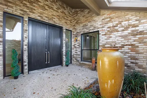 Dallas, TX 75248,17119 Skelton Place