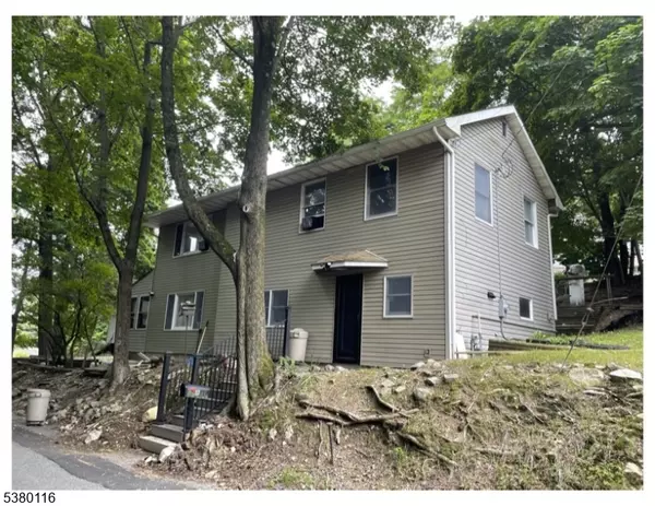 8 Hillside Ave, Stanhope Boro, NJ 07874