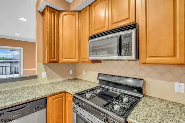 Newark City, NJ 07114,30 Austin Street #301