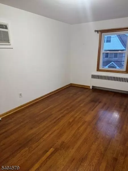 Kearny Town, NJ 07032,29 Devon Ter #2