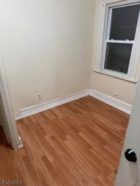 Newark City, NJ 07103,198 Fairmount Ave #3