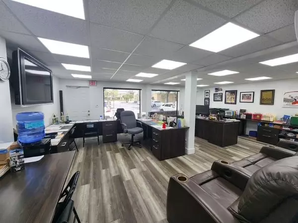 Plantation, FL 33317,4080 W Broward Blvd