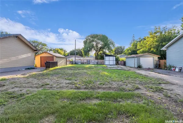 1713 D AVENUE N, Saskatoon, SK S7L 1N7