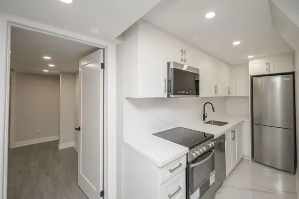 Mississauga, ON L5M 0V2,3498 Park Heights WAY #LOWER