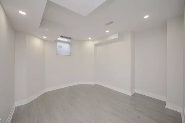 Mississauga, ON L5M 0V2,3498 Park Heights WAY #LOWER