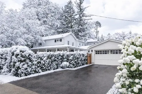 Oakville, ON L6J 1B5,212 King ST