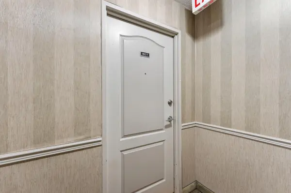 61 Richview RD #1807, Toronto W09, ON M9A 4M8