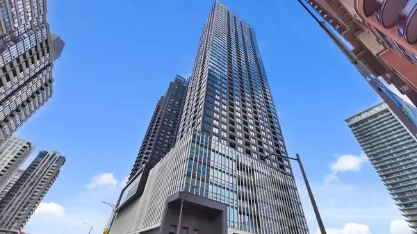 Mississauga, ON L5B 0P6,395 Square One DR #3807