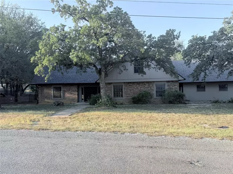 612 Doaks Drive, Runaway Bay, TX 76426