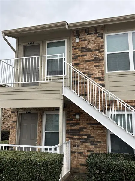 2200 E Trinity Mills Road #208, Carrollton, TX 75006