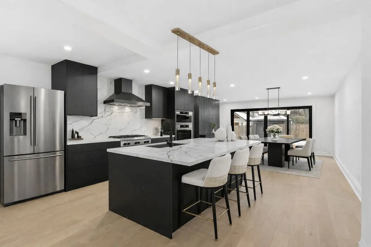 Toronto W02, ON M6S 2B3,34 Raymond AVE