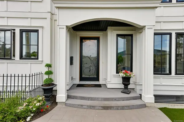 Victoria, BC V9A 3K5,720 Alston St