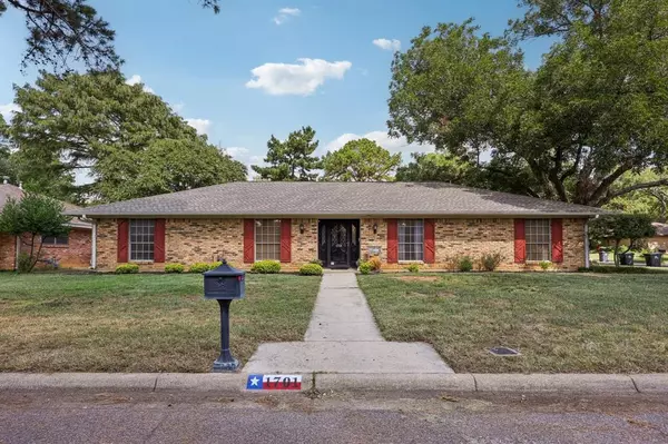 1701 Carlton Drive,  Arlington,  TX 76015