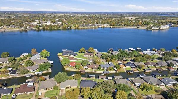 502 Tahiti Drive,  Granbury,  TX 76048