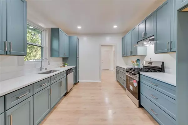 Dallas, TX 75223,922 Cristler Avenue