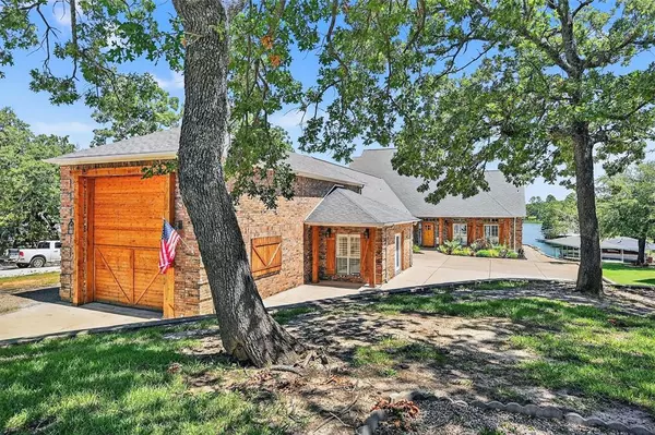 Lake Kiowa, TX 76240,214 Kiowa Drive E