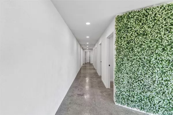 1555 Woodmere Trail #102, Granbury, TX 76048