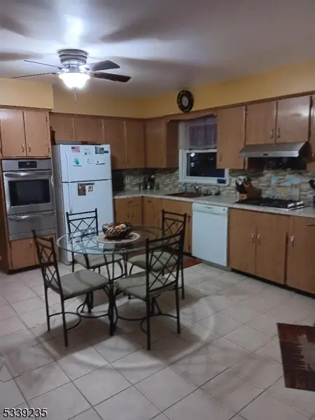 545 Mola Blvd, Elmwood Park Boro, NJ 07407