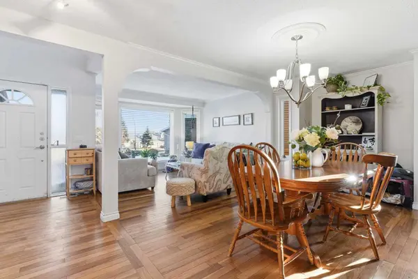 Calgary, AB T3K 3V1,239 Sandpiper PL NW