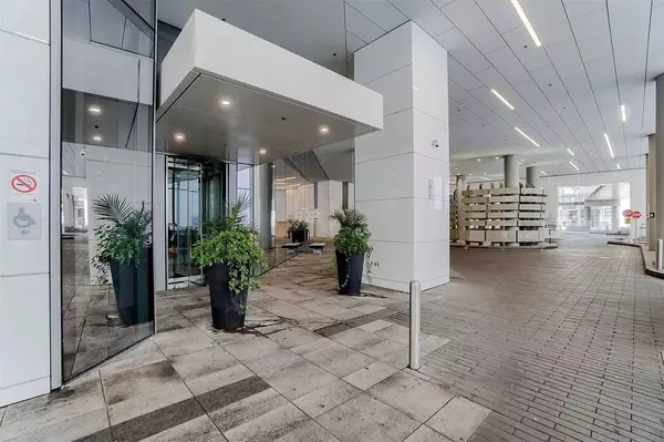 Toronto C01, ON M5J 0C3,88 Harbour ST W #3511