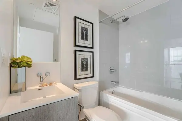 Toronto C01, ON M5J 0C3,88 Harbour ST W #3511