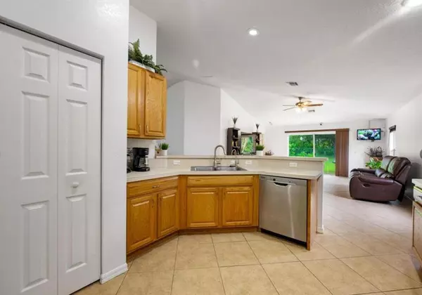 Port St Lucie, FL 34953,296 SW Panther Trce