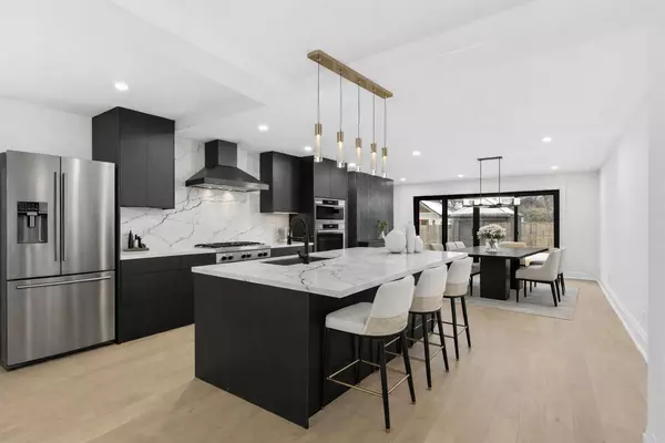 34 Raymond AVE, Toronto W02, ON M6S 2B3