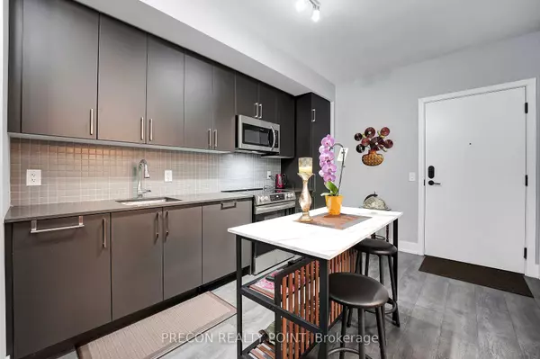 Oakville, ON L5M 5P6,2450 Old Bronte RD N #322