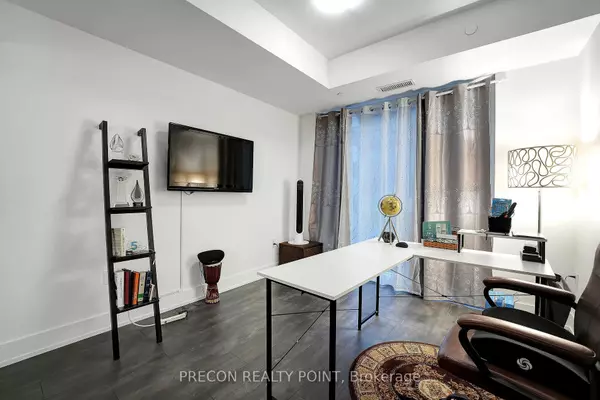 Oakville, ON L5M 5P6,2450 Old Bronte RD N #322