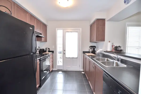 Milton, ON L9T 8H7,562 Pharo PT