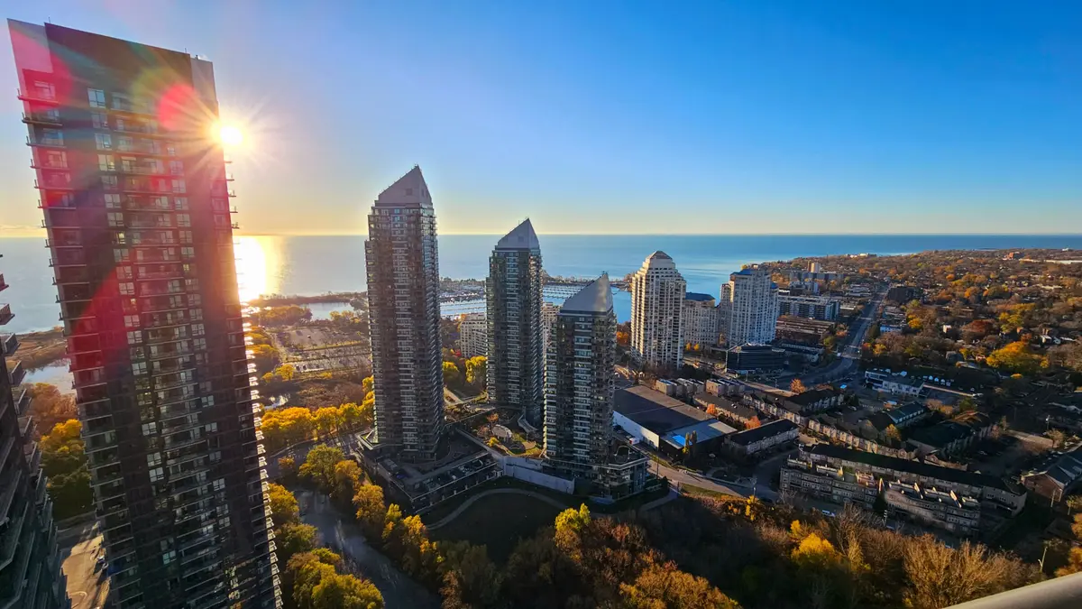 Toronto W06, ON M8Y 3H8,36 Park Lawn RD #3801