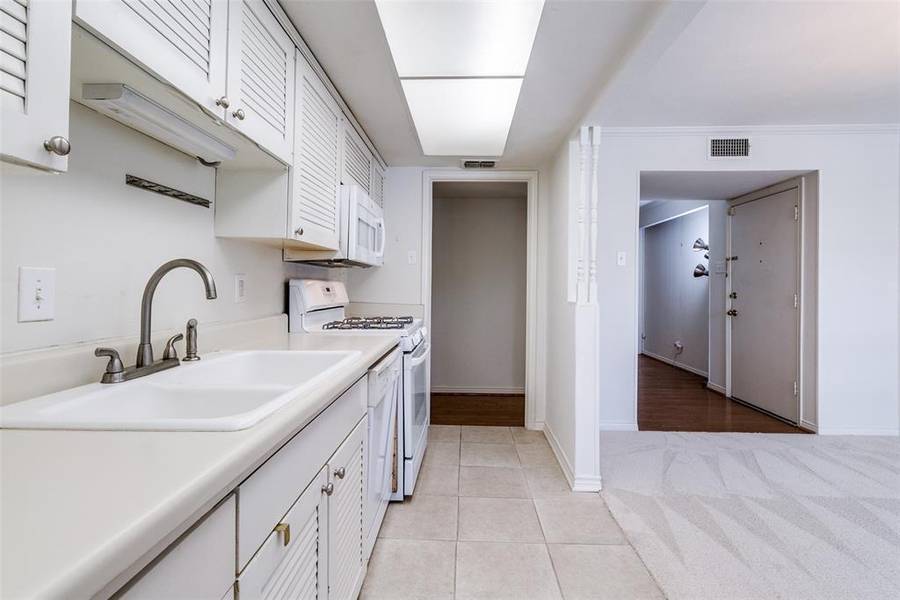 5833 Copperwood Lane #1131, Dallas, TX 75248