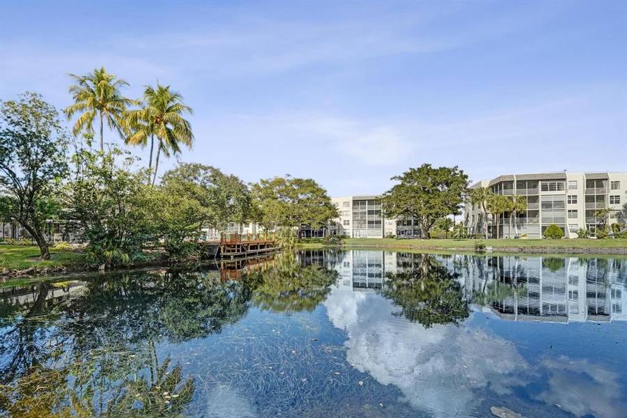 9235 Lagoon Pl #308, Davie, FL 33324