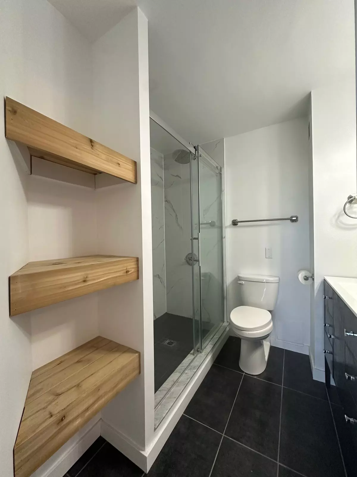 Mississauga, ON L4Y 3Z2,1300 Bloor ST #905