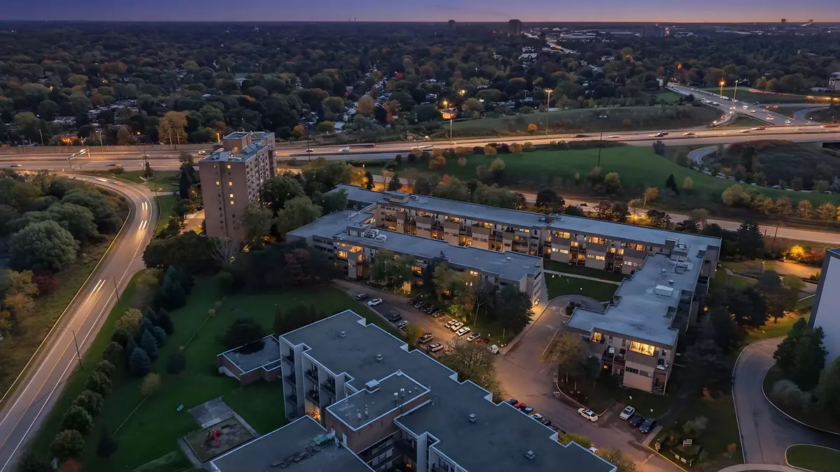 Mississauga, ON L5K 2C8,2095 Roche CT #209