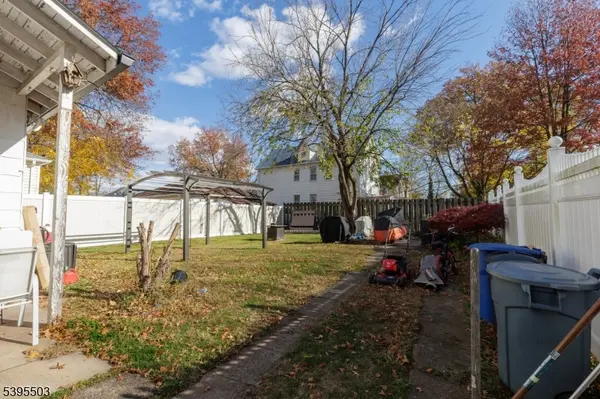 Rahway City, NJ 07065,935 Thorn St