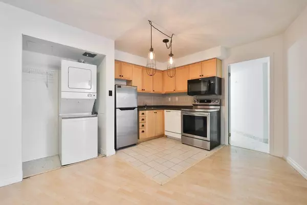 Toronto C01, ON M5V 3N2,650 Queens Quay W #302