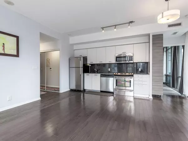 Toronto C01, ON M5S 1Z6,832 Bay ST #908