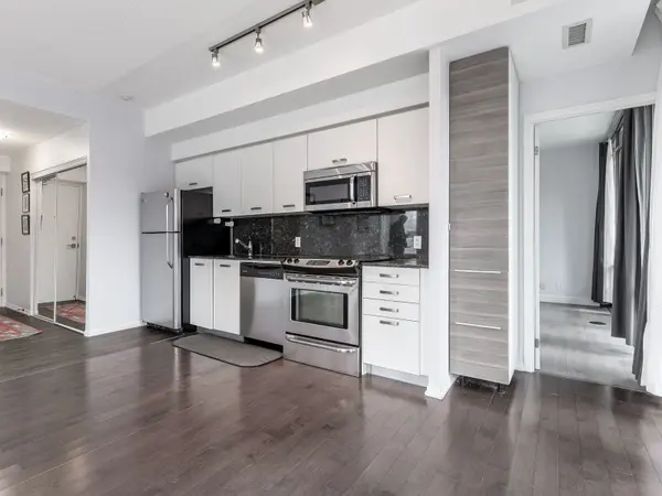 Toronto C01, ON M5S 1Z6,832 Bay ST #908