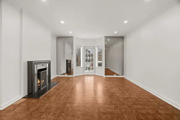 Toronto C02, ON M5R 1V3,59 Dupont ST #Upper