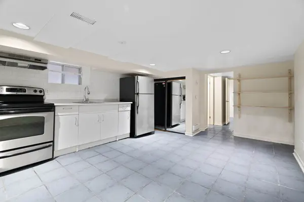 Toronto C02, ON M5R 1V3,59 Dupont ST #Lower