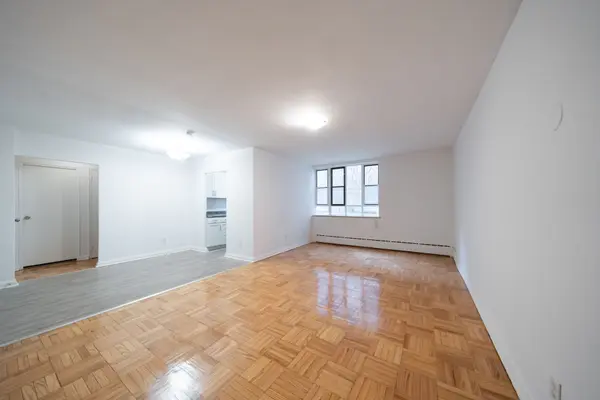 77 Erskine AVE #M7, Toronto C10, ON M4P 1Y5