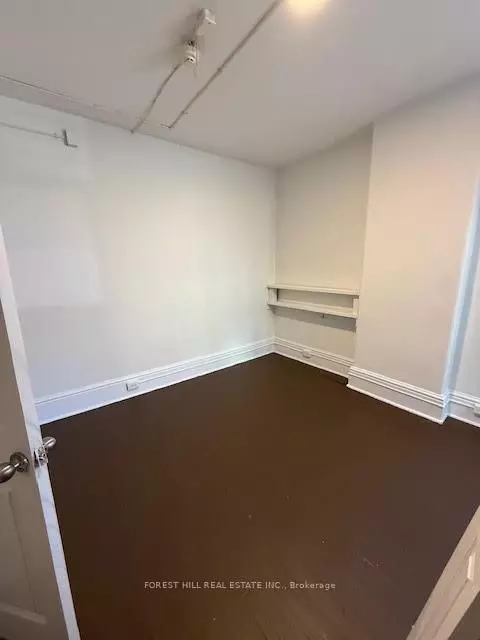 Toronto C08, ON M5B 1E2,132 Dundas ST E #Upper